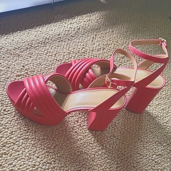 Michael Kors Adorable Platform Sandals, soft red, size 9.5 - Picture 4 of 8